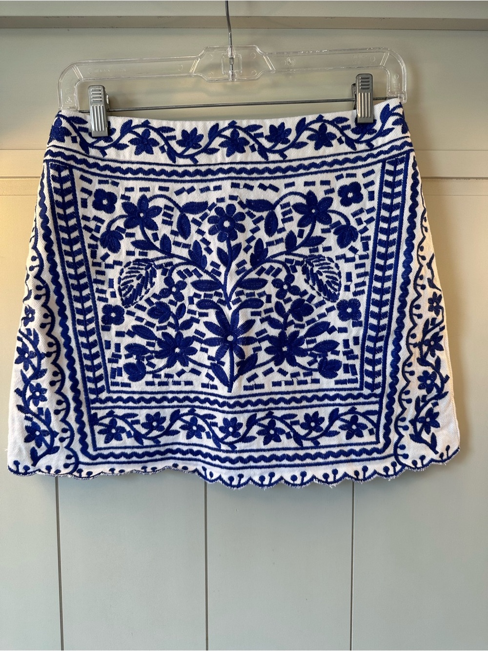 Francesca's Collections White & Royal Blue Embroidered Floral Mini Skirt